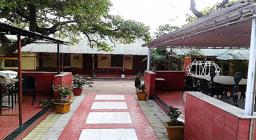 Hotel Savoy Village Mahābaleshwar Exterior foto